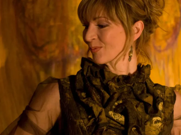 Ivana Kuzmanović u elegantnoj haljini – da li su muškarci zaista jači pol