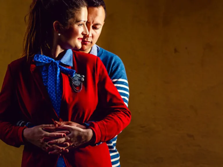 Par u zagrljaju – ljubav i emocionalna zrelost u odnosima